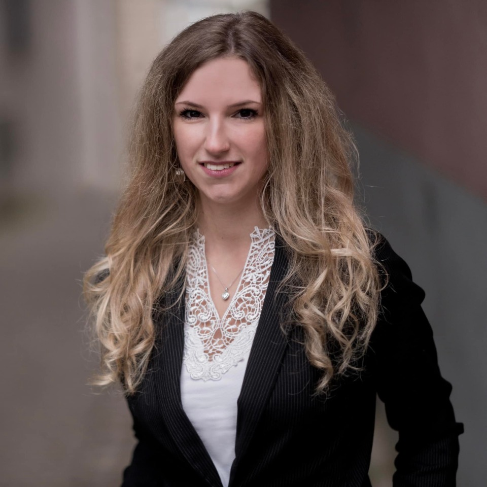 Raphaela Leitner, Rechtsanwältin - Diplom-Juristin Univ. - Abgeschlossener Fachanwaltskurs Migrationsrecht